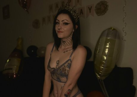 Foto di nudo di fuga di OnlyFans di Friednoods