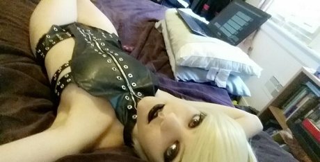 Foto di nudo di fuga di OnlyFans di Mirthfulmollywhop