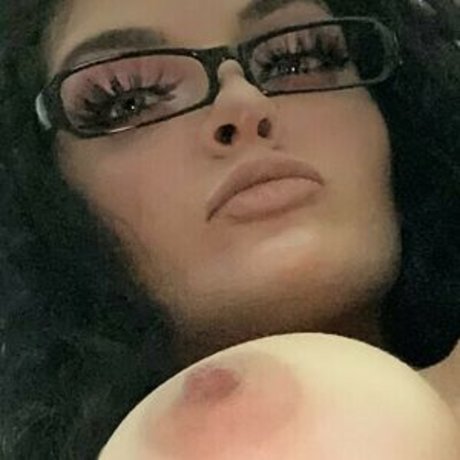 Foto di nudo di fuga di OnlyFans di Belissalove
