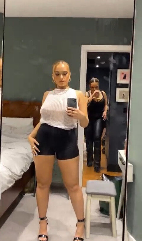 Foto di nudo di fuga di OnlyFans di Laura Svensson