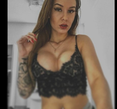 Foto di nudo di fuga di OnlyFans di Jenniferszmsi