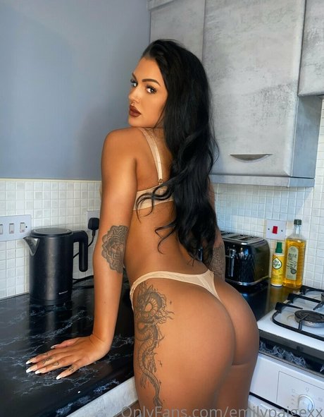 Foto di nudo di fuga di OnlyFans di Emilypaigexx