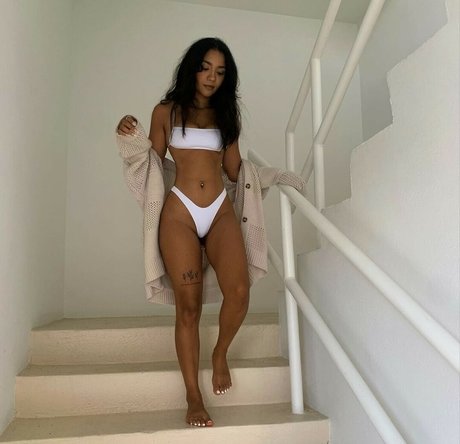 Foto di nudo di fuga di OnlyFans di Sharnyceballos