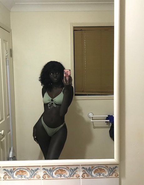 Foto di nudo di fuga di OnlyFans di Anyang Deng