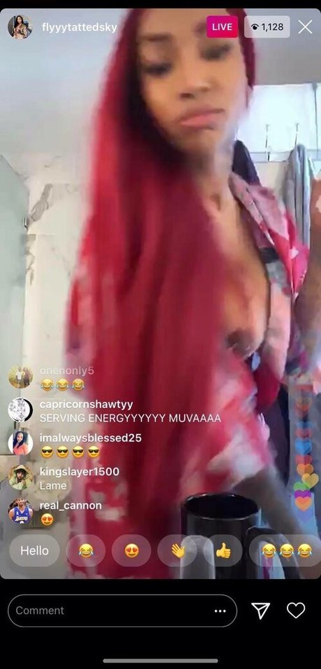 Foto di nudo di fuga di OnlyFans di Flyyytattedsky
