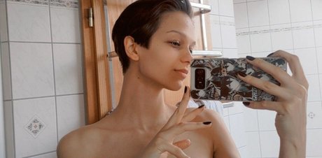 Foto di nudo di fuga di OnlyFans di Mythobunny