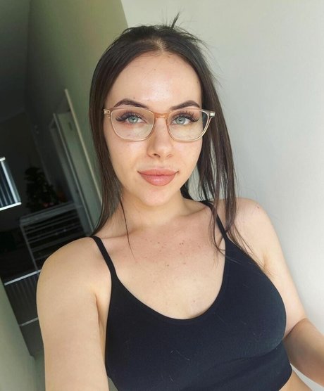 Foto di nudo di fuga di OnlyFans di Reyeslie