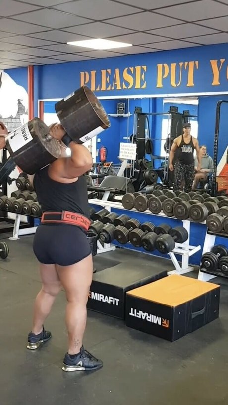 Foto di nudo di fuga di OnlyFans di Strongwomen 