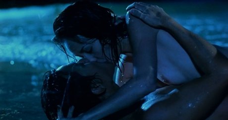 Foto di nudo di fuga di OnlyFans di Maggie Q