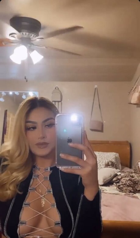 Foto di nudo di fuga di OnlyFans di Latina California Girl