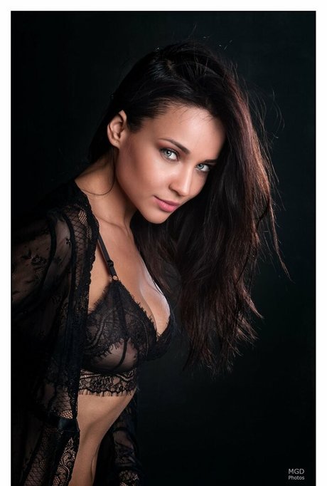 Foto di nudo di fuga di OnlyFans di Angelina Petrova