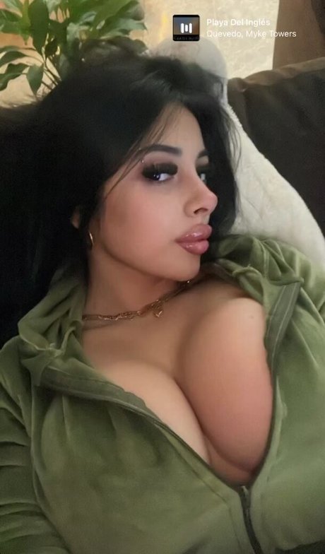 Foto di nudo di fuga di OnlyFans di Emibecerra