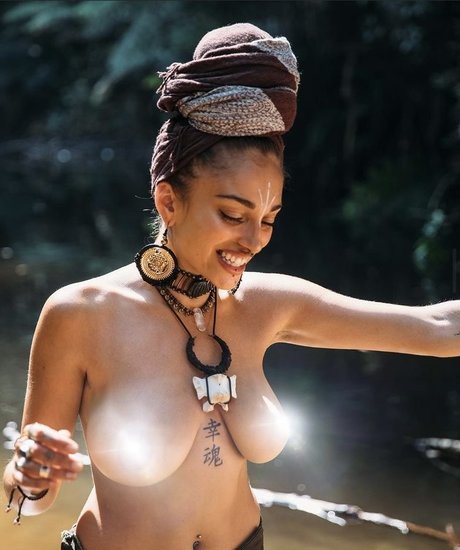 Foto di nudo di fuga di OnlyFans di Herbalflorabots