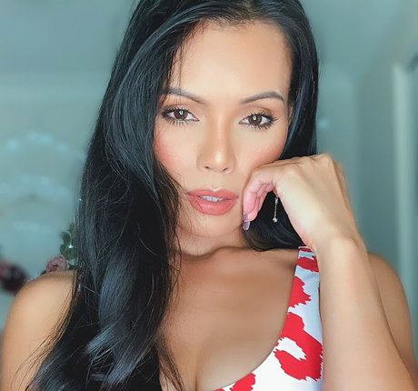 Foto di nudo di fuga di OnlyFans di Angel Gower