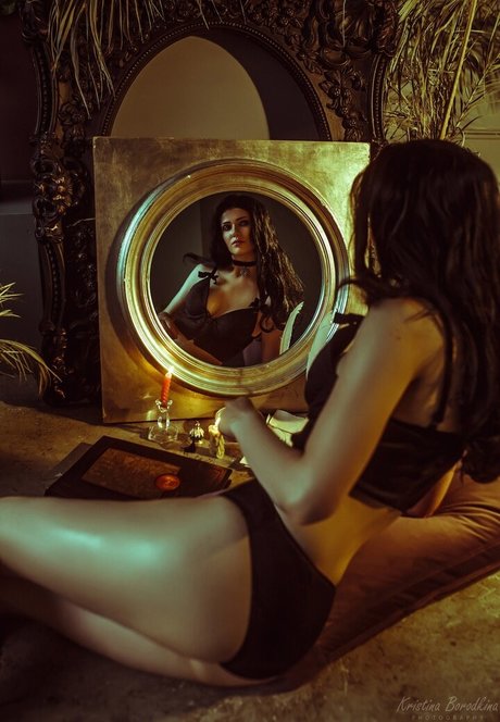 Foto di nudo di fuga di OnlyFans di Miroslava Ladovir
