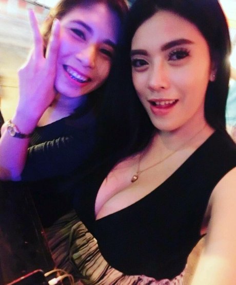 Foto di nudo di fuga di OnlyFans di Aungsumalyn