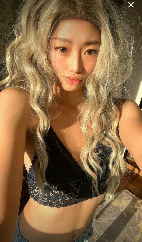 Foto di nudo di fuga di OnlyFans di Ari Lee