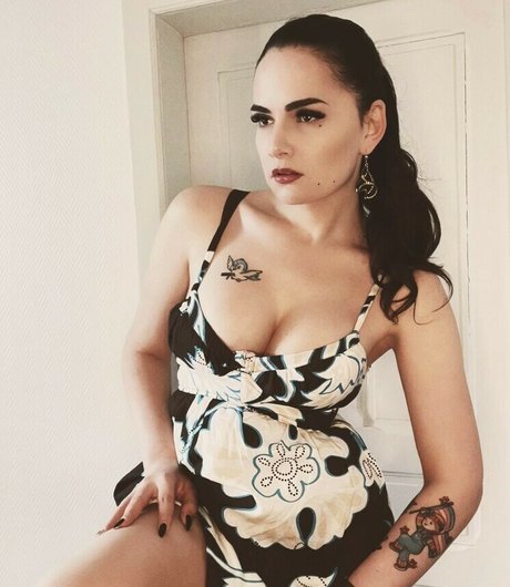 Foto di nudo di fuga di OnlyFans di Laura Badler
