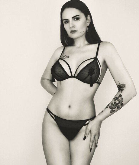 Foto di nudo di fuga di OnlyFans di Laura Badler