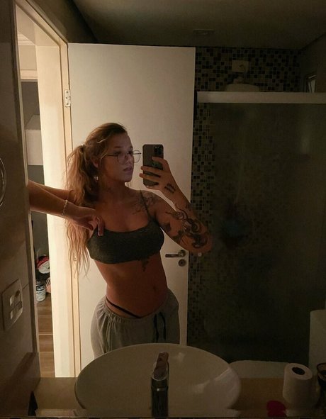 Foto di nudo di fuga di OnlyFans di Elanadara