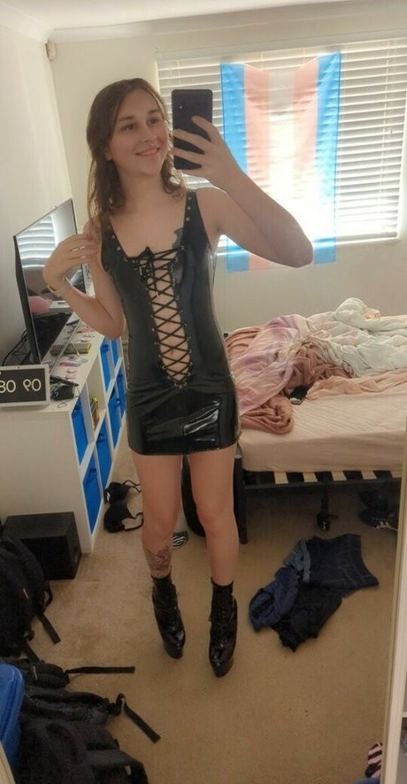 Foto di nudo di fuga di OnlyFans di Neonrosa