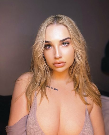 Foto di nudo di fuga di OnlyFans di Xemadollx