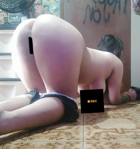 Foto di nudo di fuga di OnlyFans di Lara Lepvs