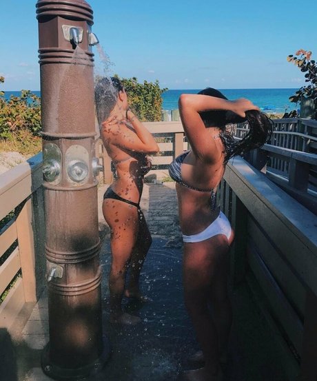 Foto di nudo di fuga di OnlyFans di Corrina M