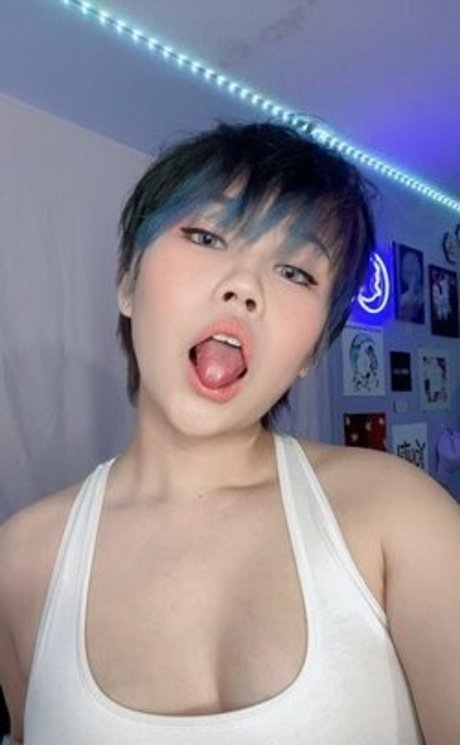 Foto di nudo di fuga di OnlyFans di Lil Yurouo