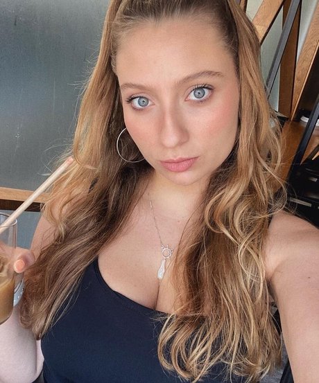 Foto di nudo di fuga di OnlyFans di Shachar Alkoser