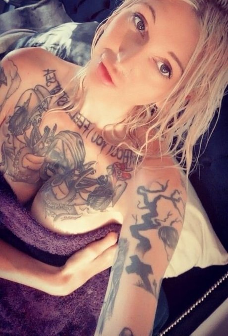 Foto di nudo di fuga di OnlyFans di Arkhamrose1912