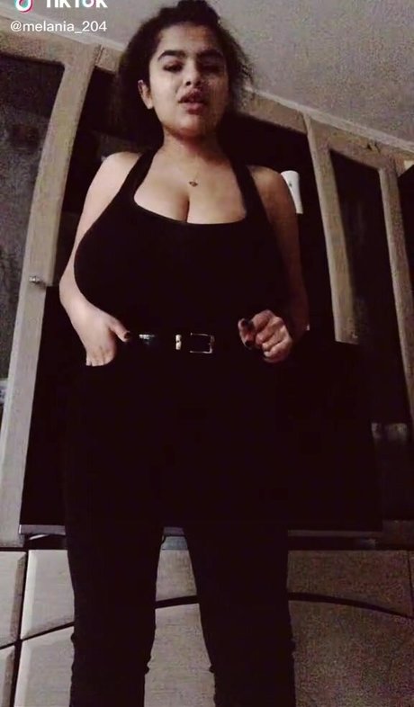 Foto di nudo di fuga di OnlyFans di Melannia