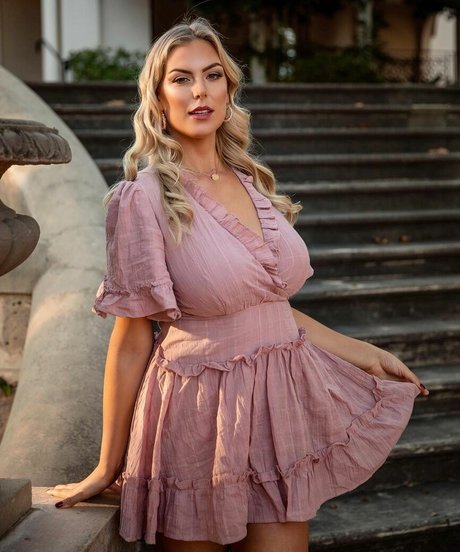 Foto di nudo di fuga di OnlyFans di Annaliese Gann