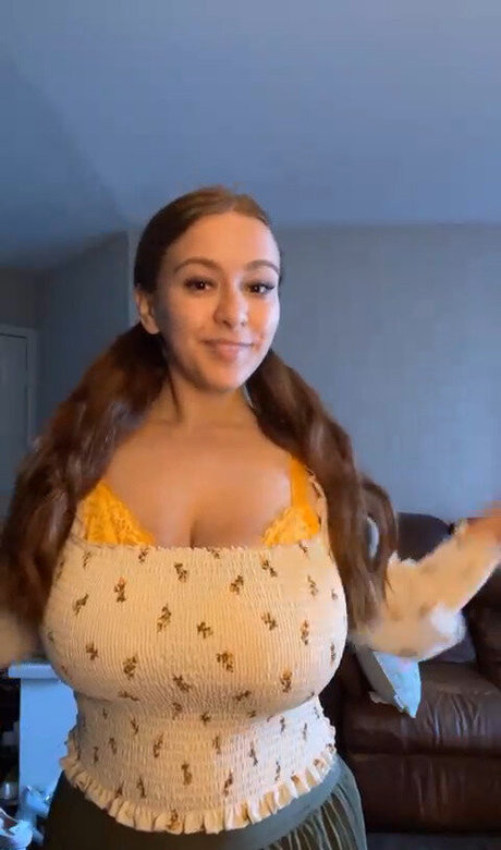 Foto di nudo di fuga di OnlyFans di Arianna Perez