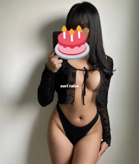 Foto di nudo di fuga di OnlyFans di Suri Raisa