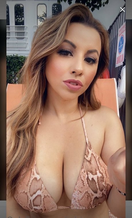 Foto di nudo di fuga di OnlyFans di Adriana Noriega