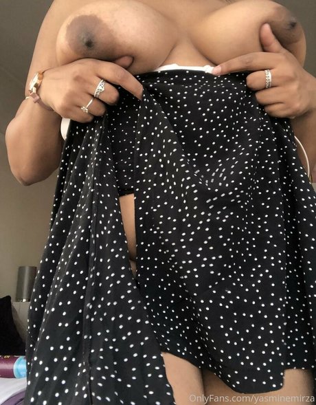 Foto di nudo di fuga di OnlyFans di Yasmine