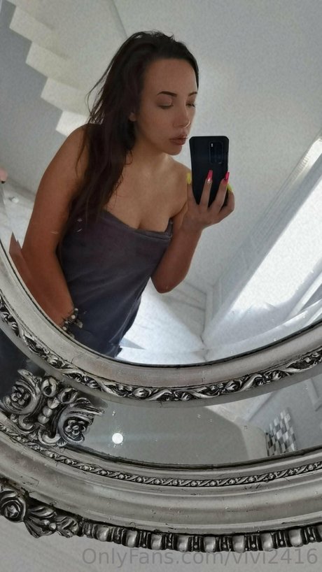 Foto di nudo di fuga di OnlyFans di Vivi2416