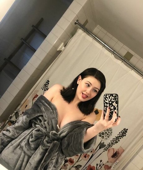 Foto di nudo di fuga di OnlyFans di Lilacorpse