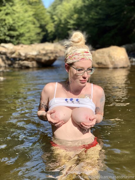 Foto di nudo di fuga di OnlyFans di Karuna Satori