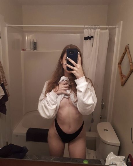 Foto di nudo di fuga di OnlyFans di Alildore