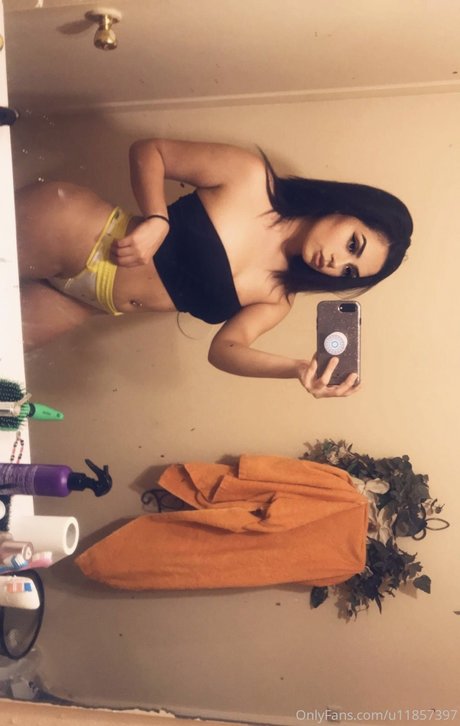 Foto di nudo di fuga di OnlyFans di Taniavega