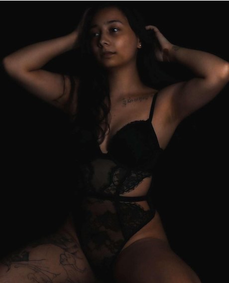 Foto di nudo di fuga di OnlyFans di Themsyellow