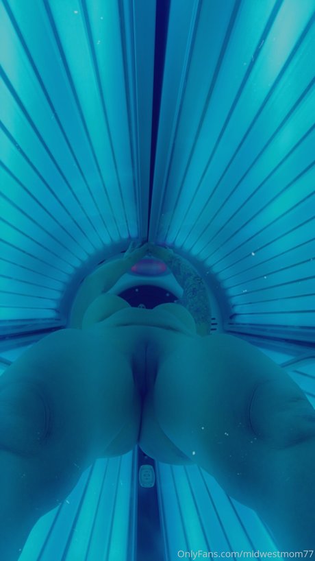 Foto di nudo di fuga di OnlyFans di Midwest Mom