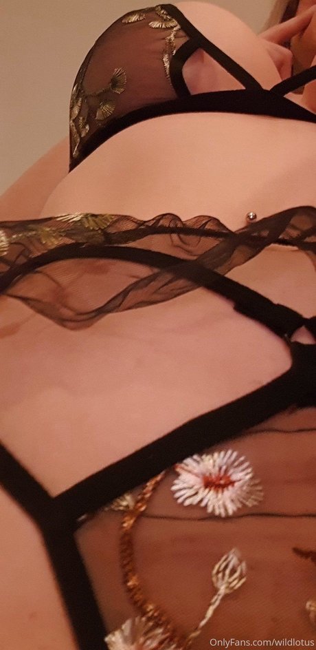 Foto di nudo di fuga di OnlyFans di Wildlotus