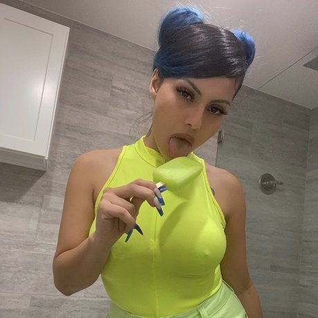 Foto di nudo di fuga di OnlyFans di Xobeya