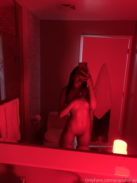 Foto di nudo di fuga di OnlyFans di Acacia Henley