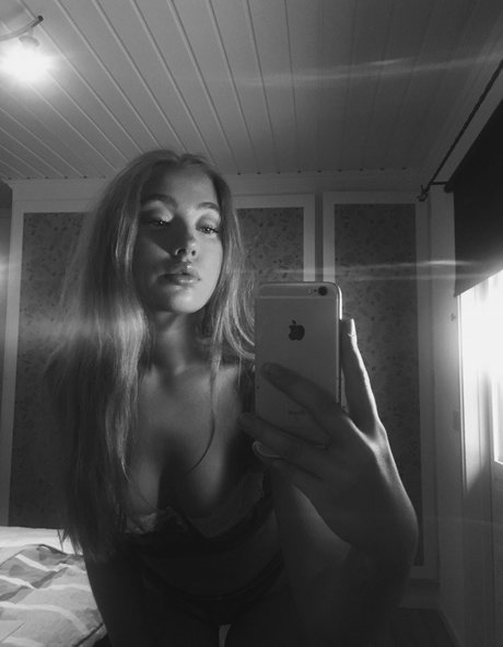 Foto di nudo di fuga di OnlyFans di Number One Maid