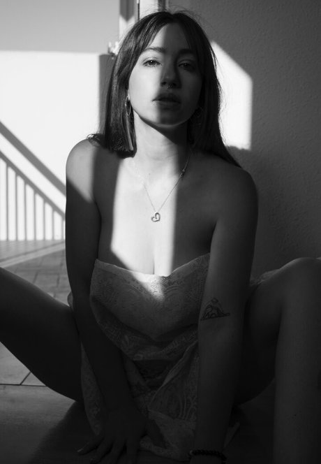 Foto di nudo di fuga di OnlyFans di Lada Amores