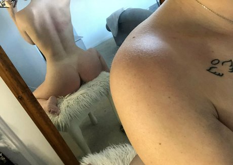 Foto di nudo di fuga di OnlyFans di Littlemissmollsx